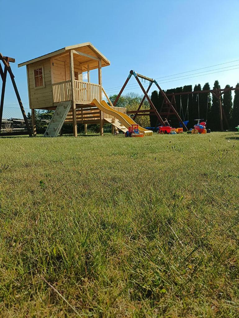 Apartamenty "Anusia" Ledzin Екстер'єр фото